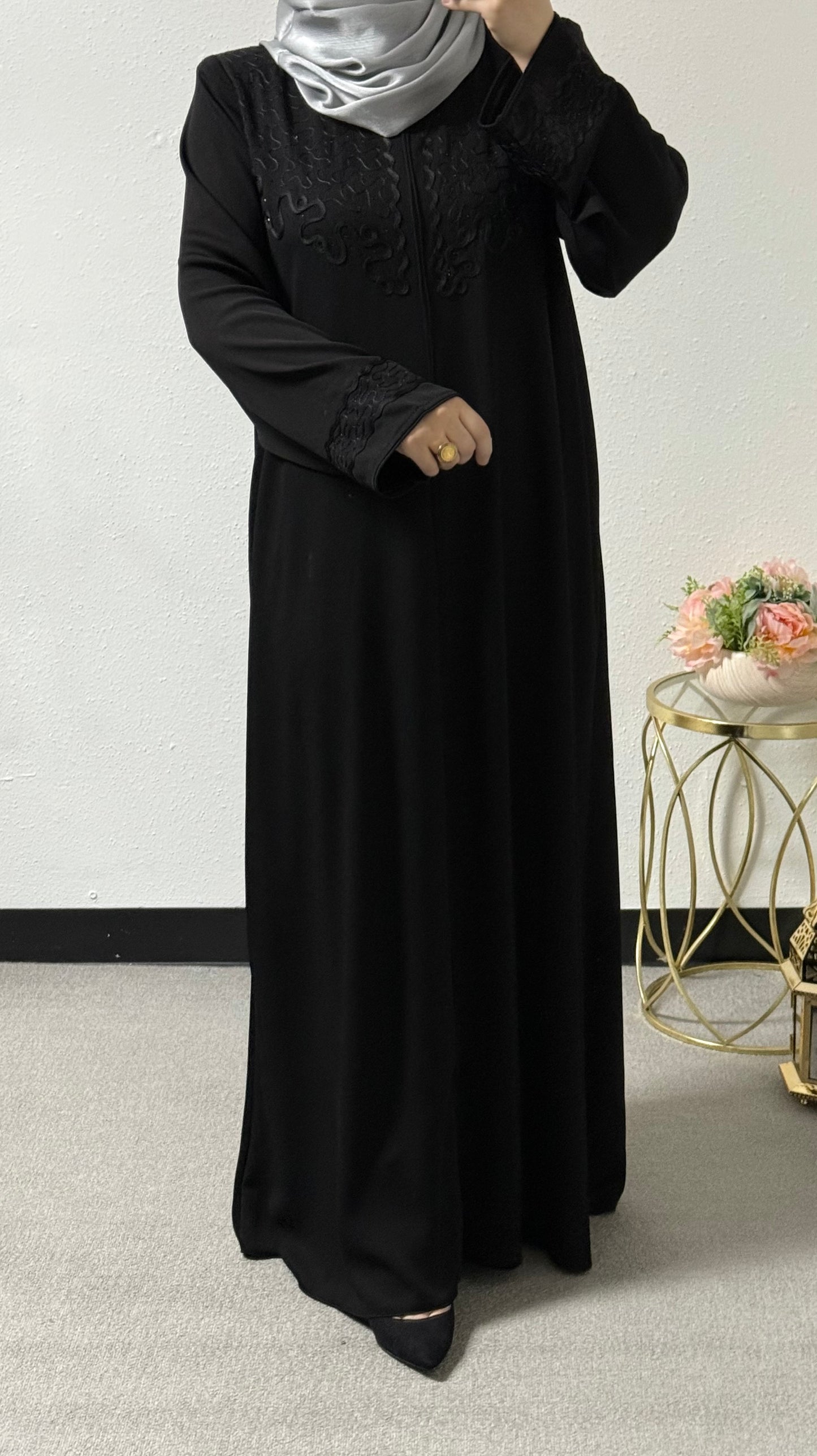 Front detailed abaya