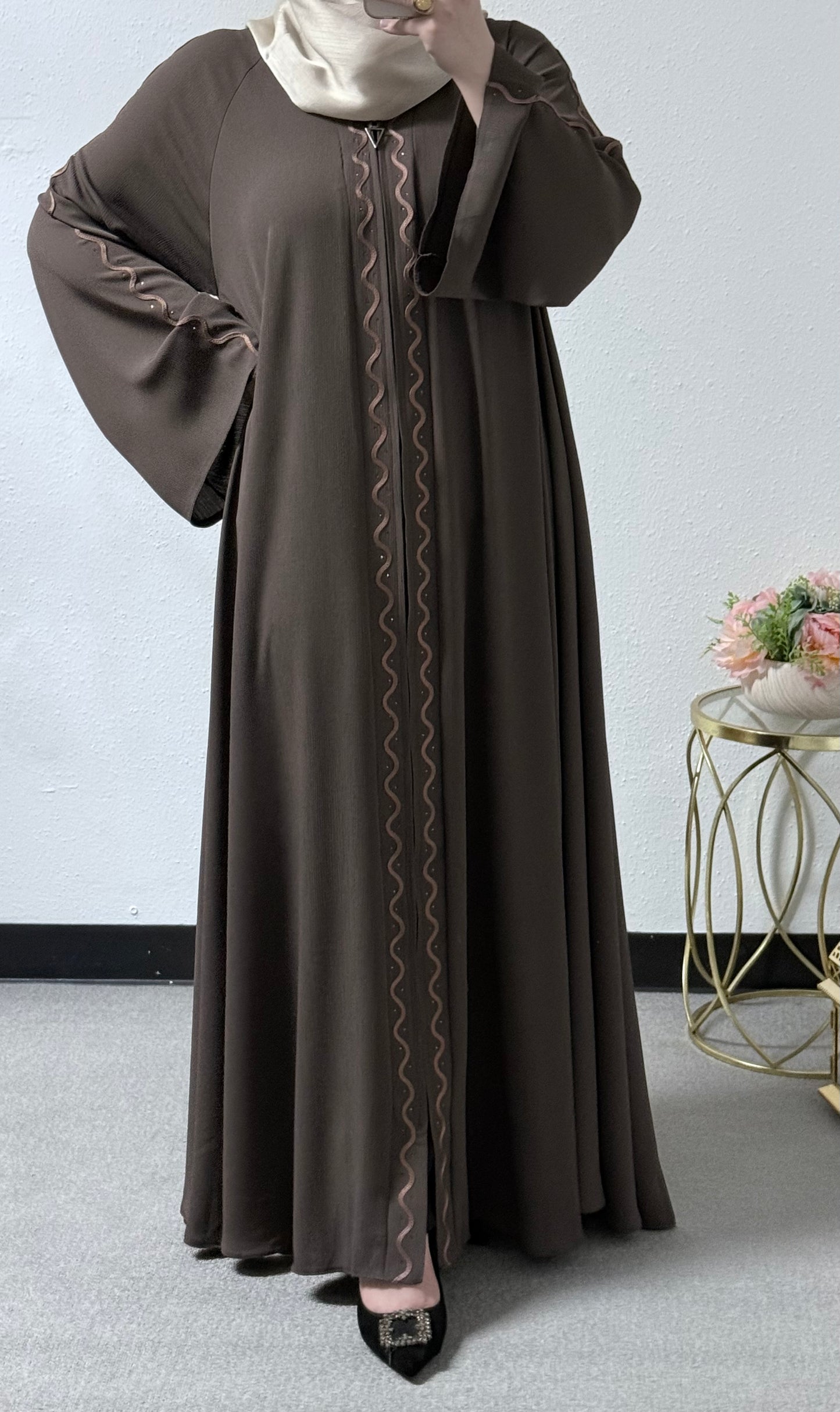 Wave embroidered abaya