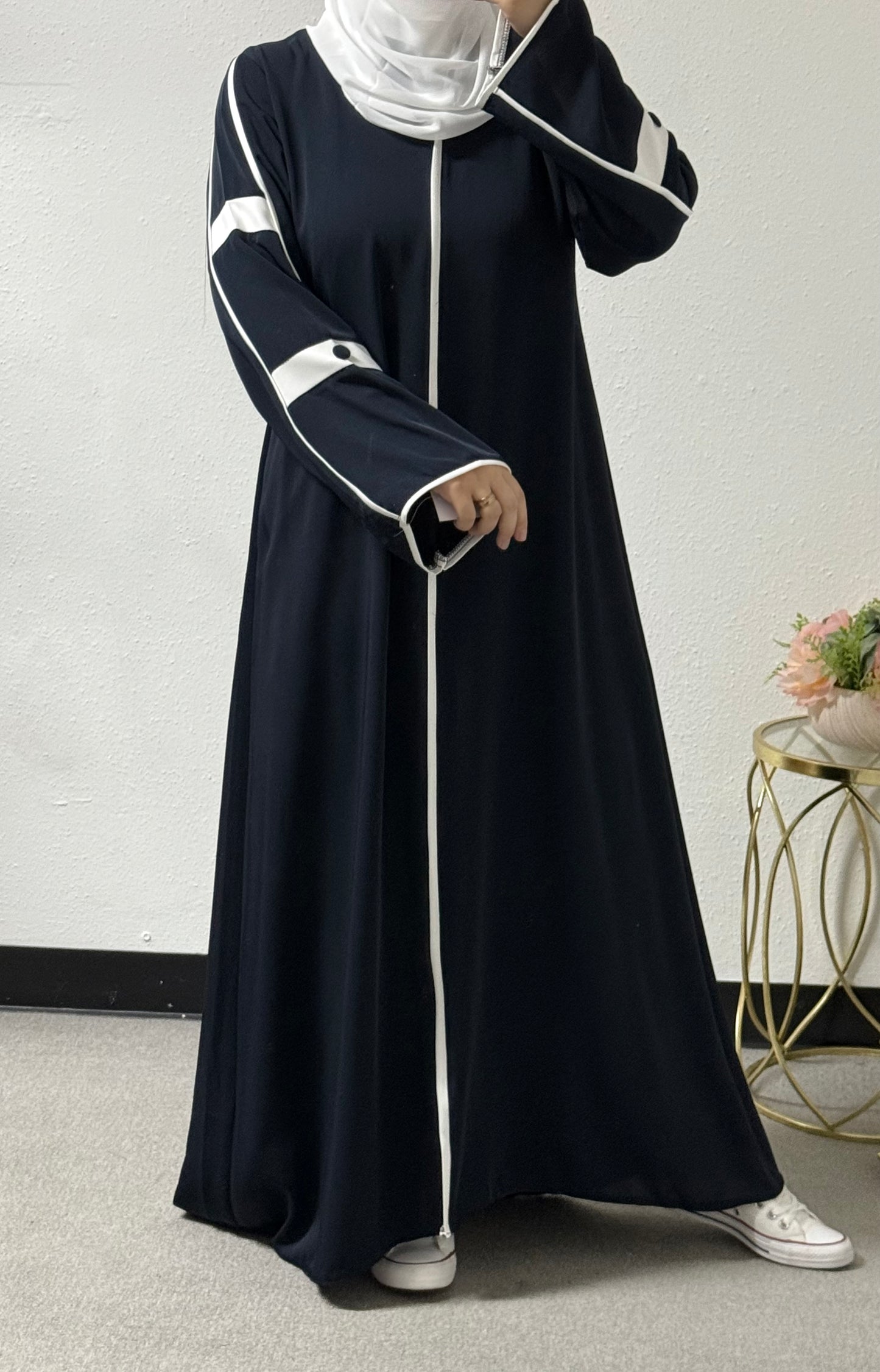 Button detail abaya