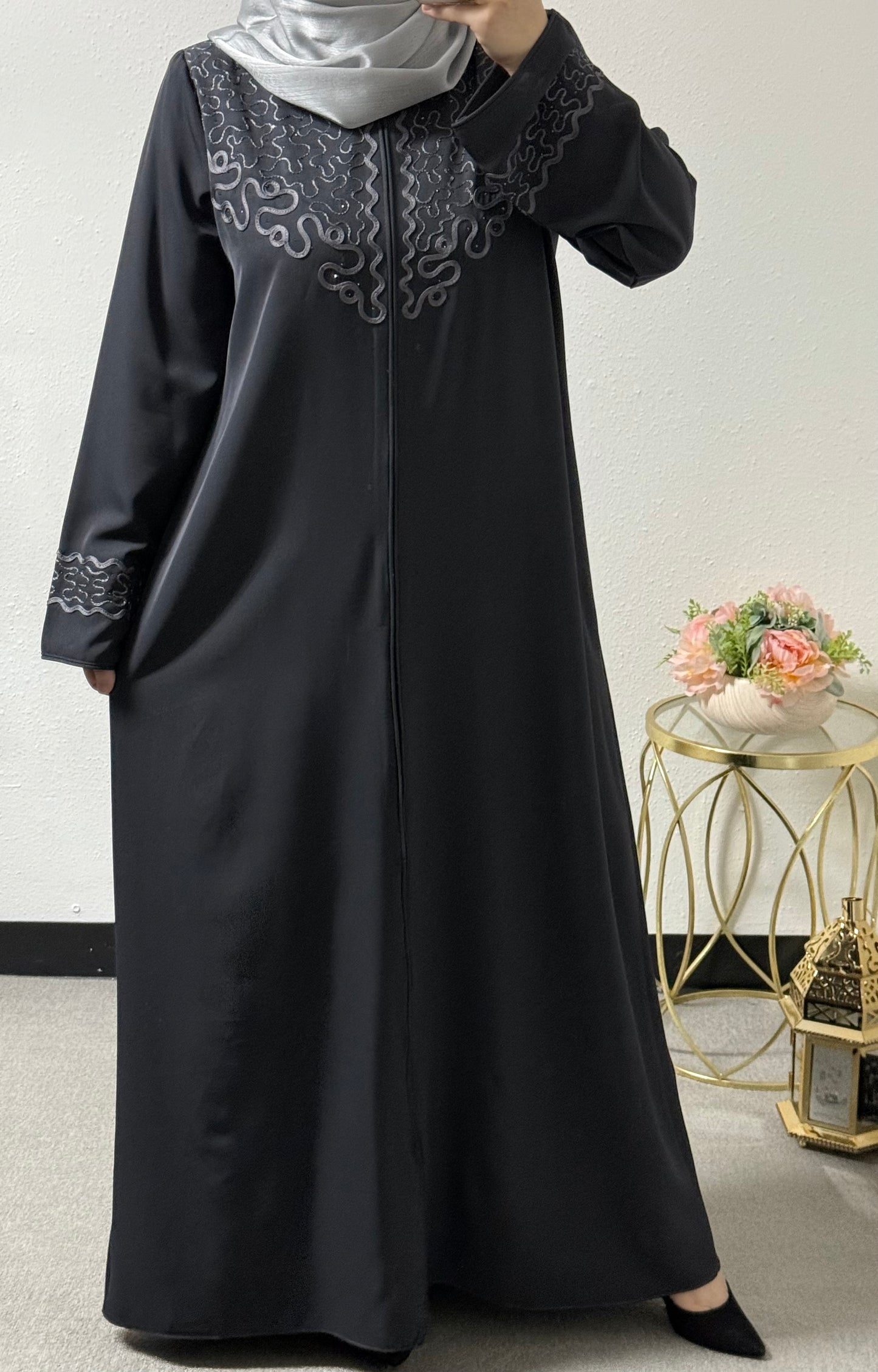 Front detailed abaya