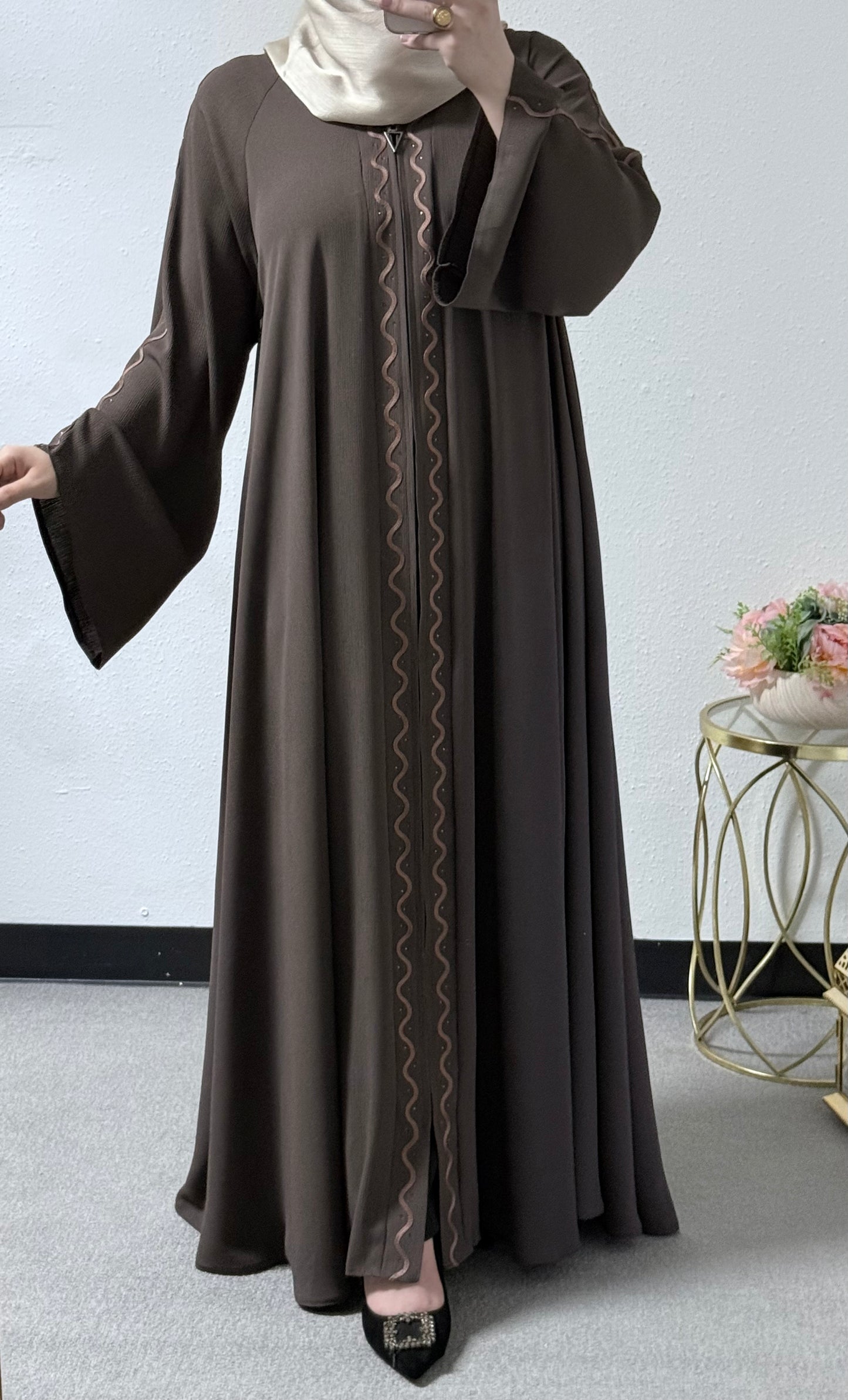 Wave embroidered abaya