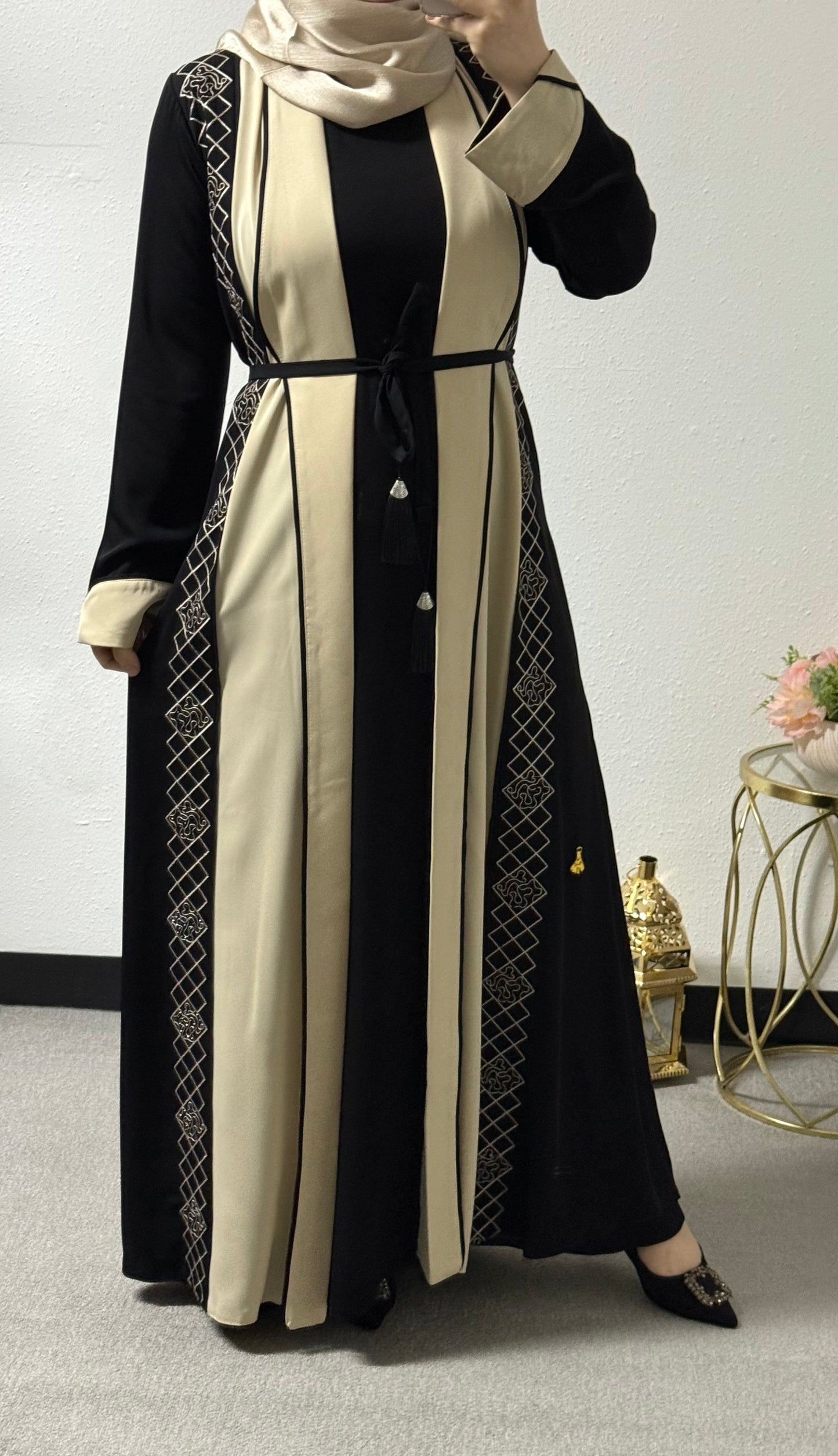 Two-piece square detail abaya