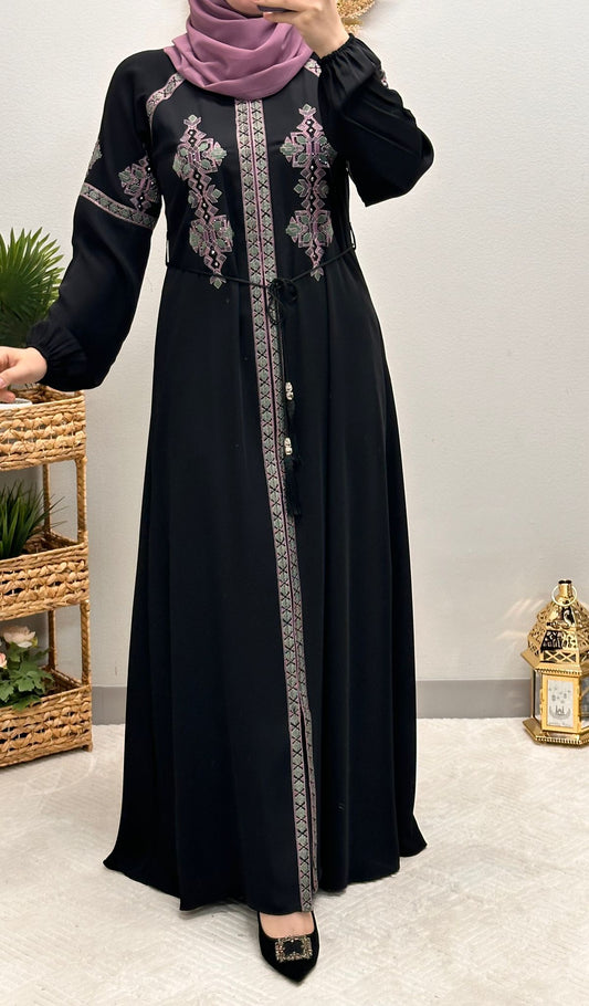 عباية مطرزة