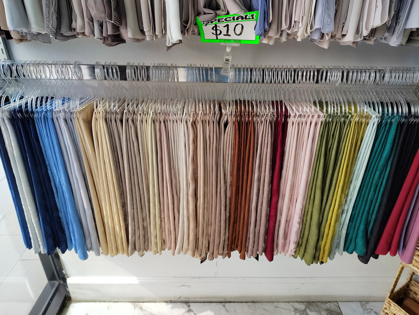 حجاب مطبوع 12$